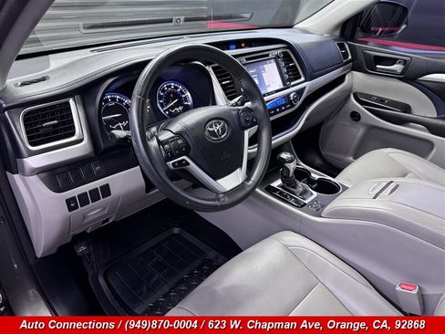 Used 2016 Toyota Highlander XLE FWD image 13