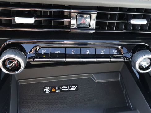 New 2025 Chevrolet Suburban Premier image 31