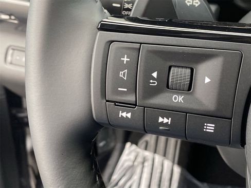 New 2025 Nissan Pathfinder SL image 32