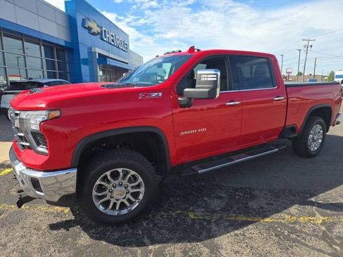 Used 2024 Chevrolet Silverado 3500 LTZ AWD/4WD image 3