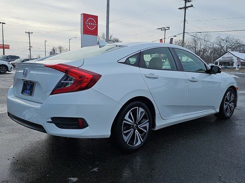 Used 2018 Honda Civic EX-T image 4