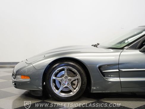 Used 2003 Chevrolet Corvette Coupe w/ Preferred Equipment Group RWD image 24