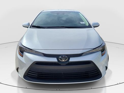 Used 2026 Toyota Corolla LE FWD image 2