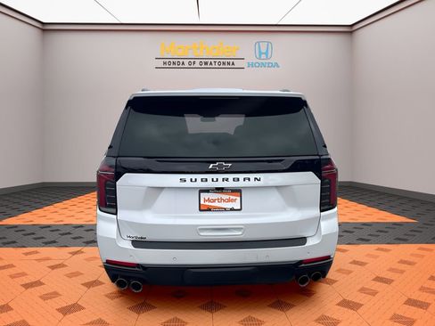 Used 2025 Chevrolet Suburban Z71 image 4