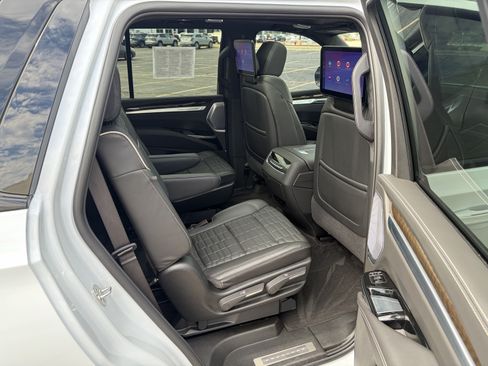 Used 2026 Cadillac Escalade Platinum Sport w/ LPO, ONYX Package AWD/4WD image 16