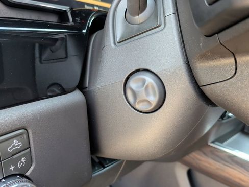 New 2026 GMC Sierra 1500 SLT image 17