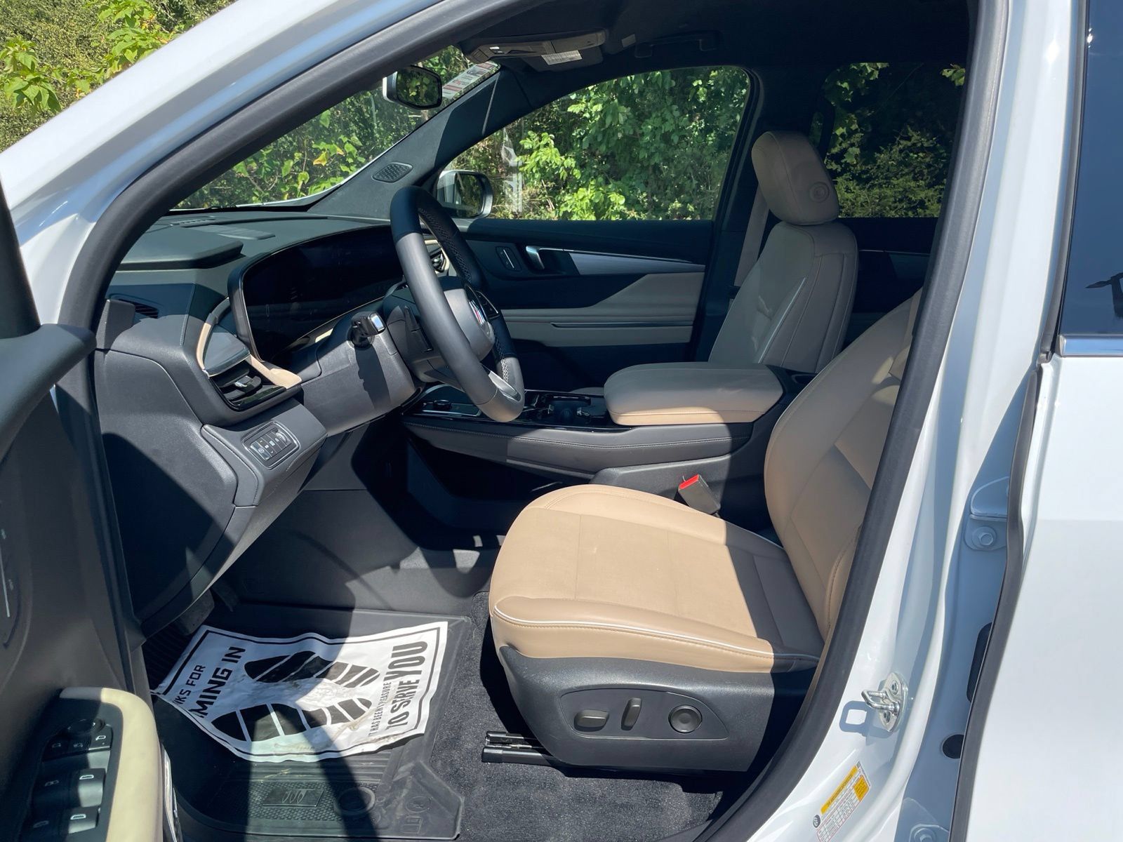 Used 2025 Buick Enclave Preferred w/ LPO, Floor Liner Package FWD image 13