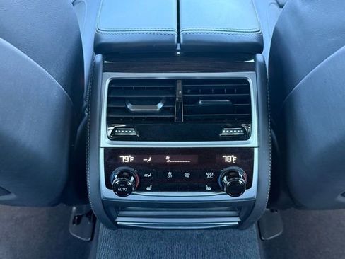 Used 2019 BMW 750i xDrive w/ Executive Package image 40