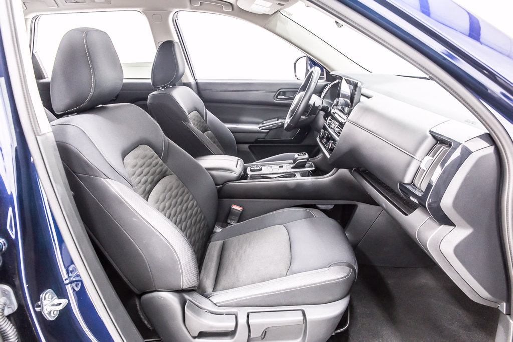 Used 2025 Nissan Pathfinder SV AWD/4WD image 29