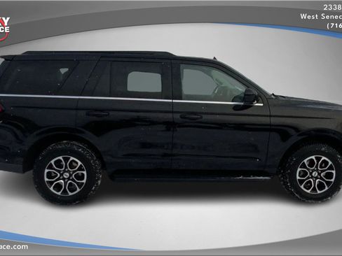Used 2024 Ford Expedition XLT image 4