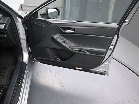 Used 2021 Toyota Avalon XSE image 11