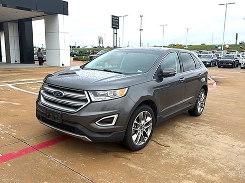 Used 2016 Ford Edge Titanium w/ Equipment Group 301A FWD image 2
