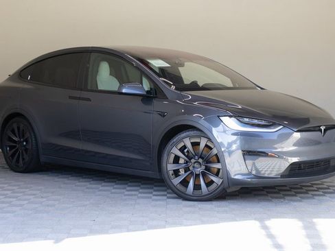Used 2022 Tesla Model X Plaid image 2