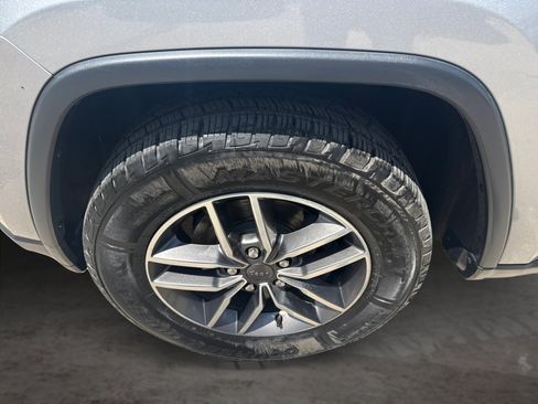 Used 2020 Jeep Grand Cherokee Limited AWD/4WD image 19