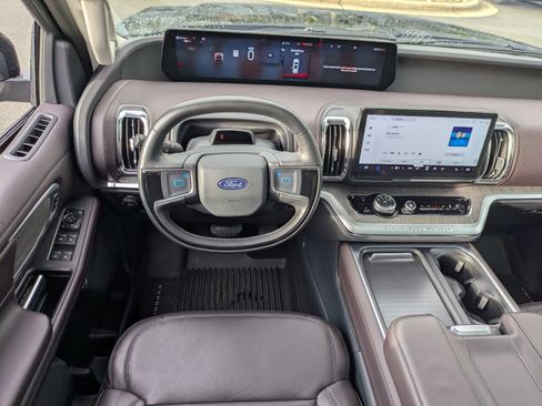 Certified 2025 Ford Expedition Platinum w/ Platinum Ultimate Package AWD/4WD image 31