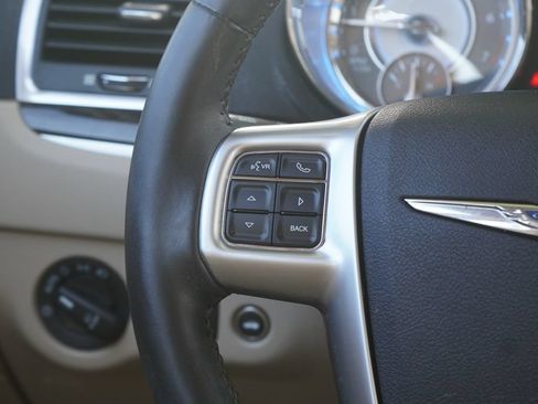 Used 2013 Chrysler 300 AWD w/ Driver Convenience Group image 14