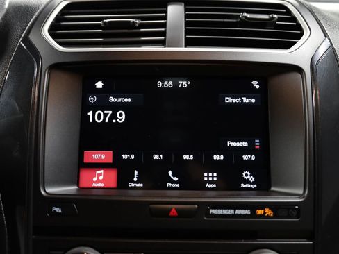 Used 2017 Ford Explorer XLT w/ Equipment Group 202A AWD/4WD image 40