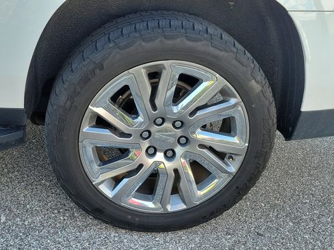 Used 2021 GMC Yukon XL SLT w/ SLT Luxury Plus Package image 11