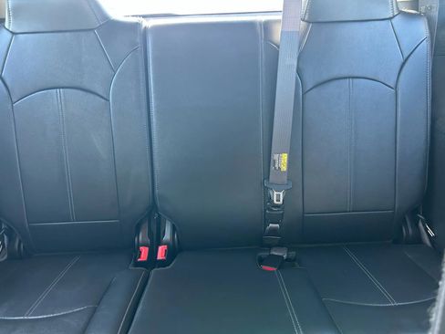 Used 2015 GMC Acadia SLT image 16