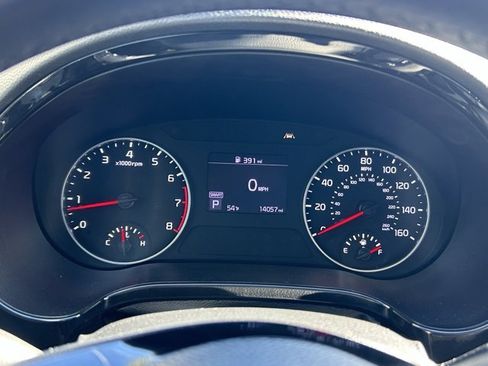 Used 2023 Kia Seltos EX image 19