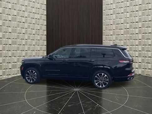 Used 2021 Jeep Grand Cherokee L Overland w/ Luxury Tech Group IV AWD/4WD image 11