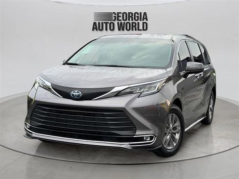 Used 2021 Toyota Sienna XLE FWD image 5