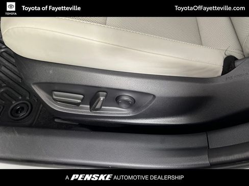 Used 2024 Toyota Prius XLE FWD image 25