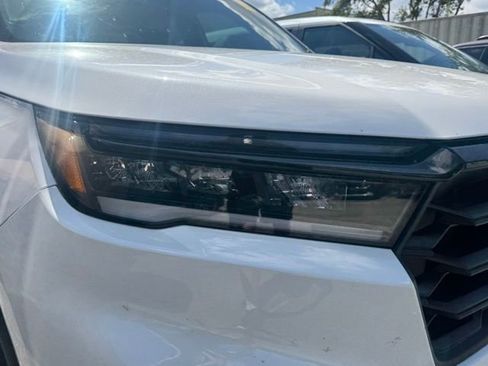Used 2025 Honda Pilot Sport image 9