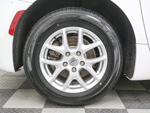 Used 2022 Chrysler Voyager LX image 15