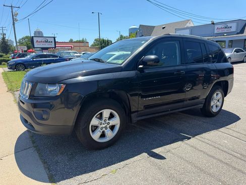 Used 2016 Jeep Compass Latitude FWD image 1