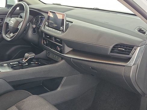 Used 2025 Nissan Rogue SV FWD image 34