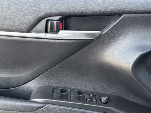 Used 2024 Toyota Camry SE image 22