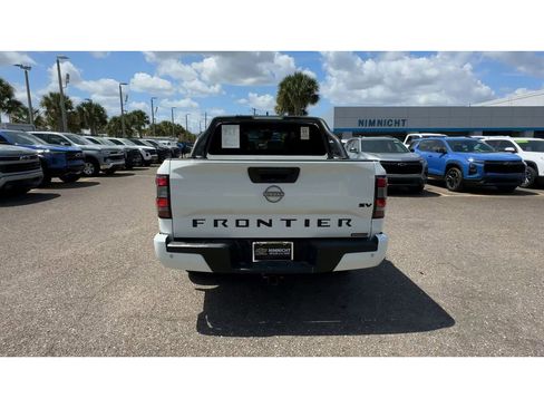 Used 2023 Nissan Frontier SV w/ Midnight Edition Package image 3