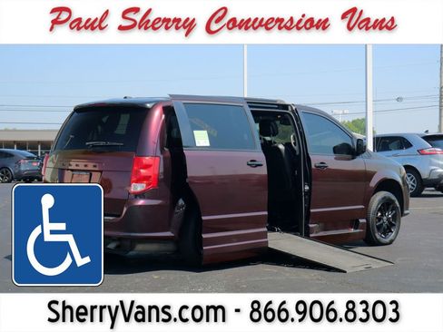 Used 2019 Dodge Grand Caravan SXT image 1