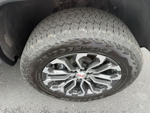 Used 2025 GMC Canyon Denali AWD/4WD image 4