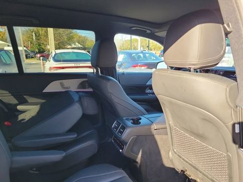 Used 2025 Mercedes-Benz GLS 450 4MATIC image 34
