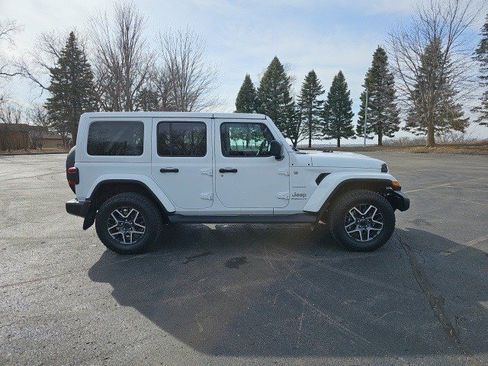 Used 2024 Jeep Wrangler Sahara w/ Technology Group image 7
