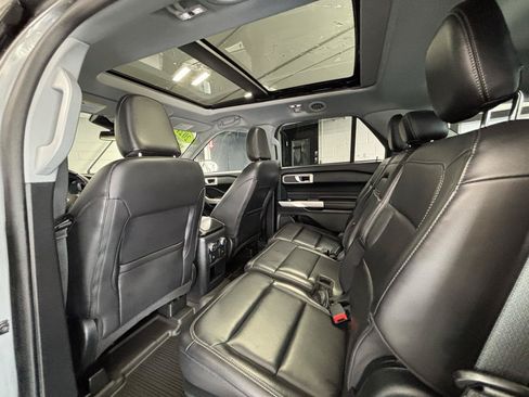 Used 2021 Ford Explorer XLT w/ Equipment Group 202A AWD/4WD image 22