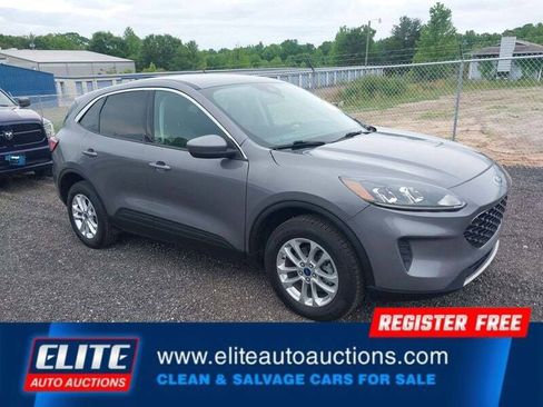Used 2021 Ford Escape SE w/ Cold Weather Package AWD/4WD image 2