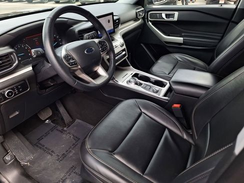 Used 2024 Ford Explorer XLT w/ Equipment Group 202A image 10