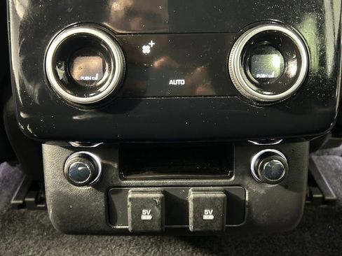 Used 2020 Land Rover Range Rover HSE image 18