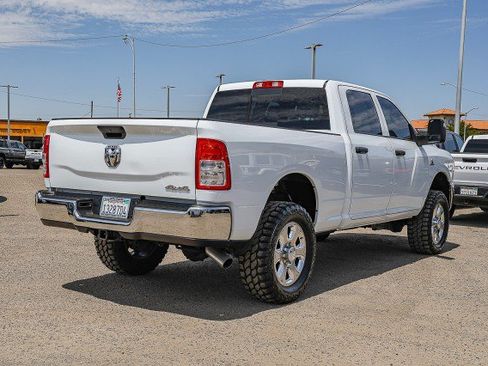 Used 2024 RAM 2500 Tradesman w/ Chrome Appearance Group AWD/4WD image 4