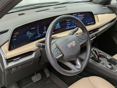 Certified 2025 Cadillac XT4 Premium Luxury image 9