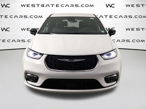 Used 2025 Chrysler Pacifica Select AWD/4WD image 2