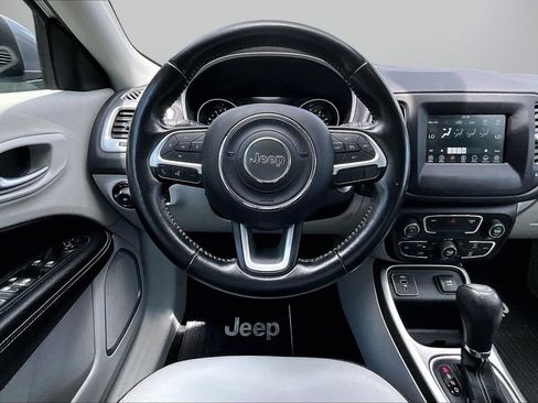 Used 2019 Jeep Compass Latitude FWD image 11