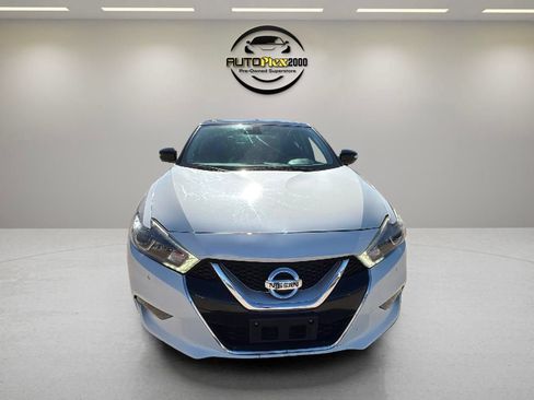 Used 2017 Nissan Maxima Platinum w/ Interior Lighting Package FWD image 2