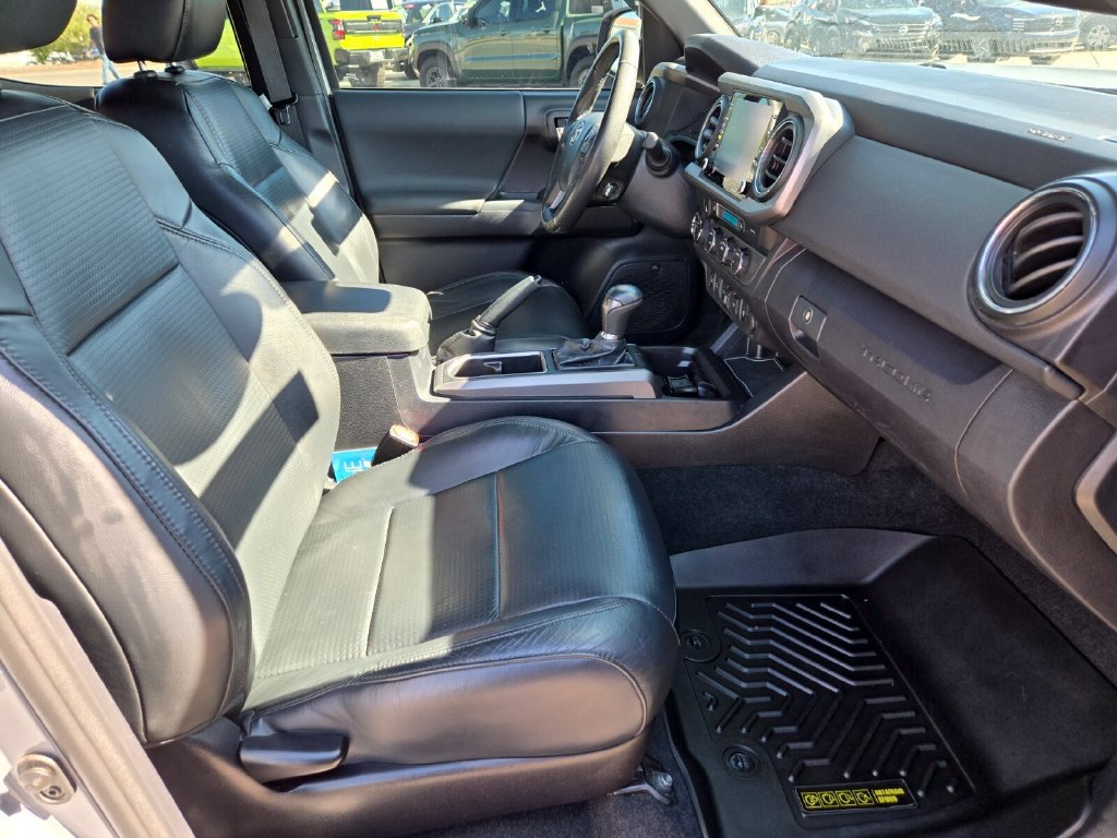 Used 2020 Toyota Tacoma TRD Off-Road w/ TRD Premium Off Road Package AWD/4WD image 22