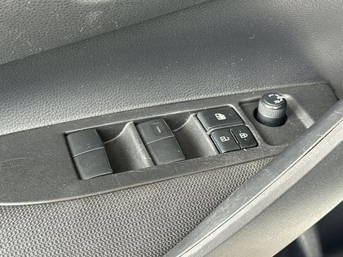 Used 2022 Toyota Corolla LE FWD image 13