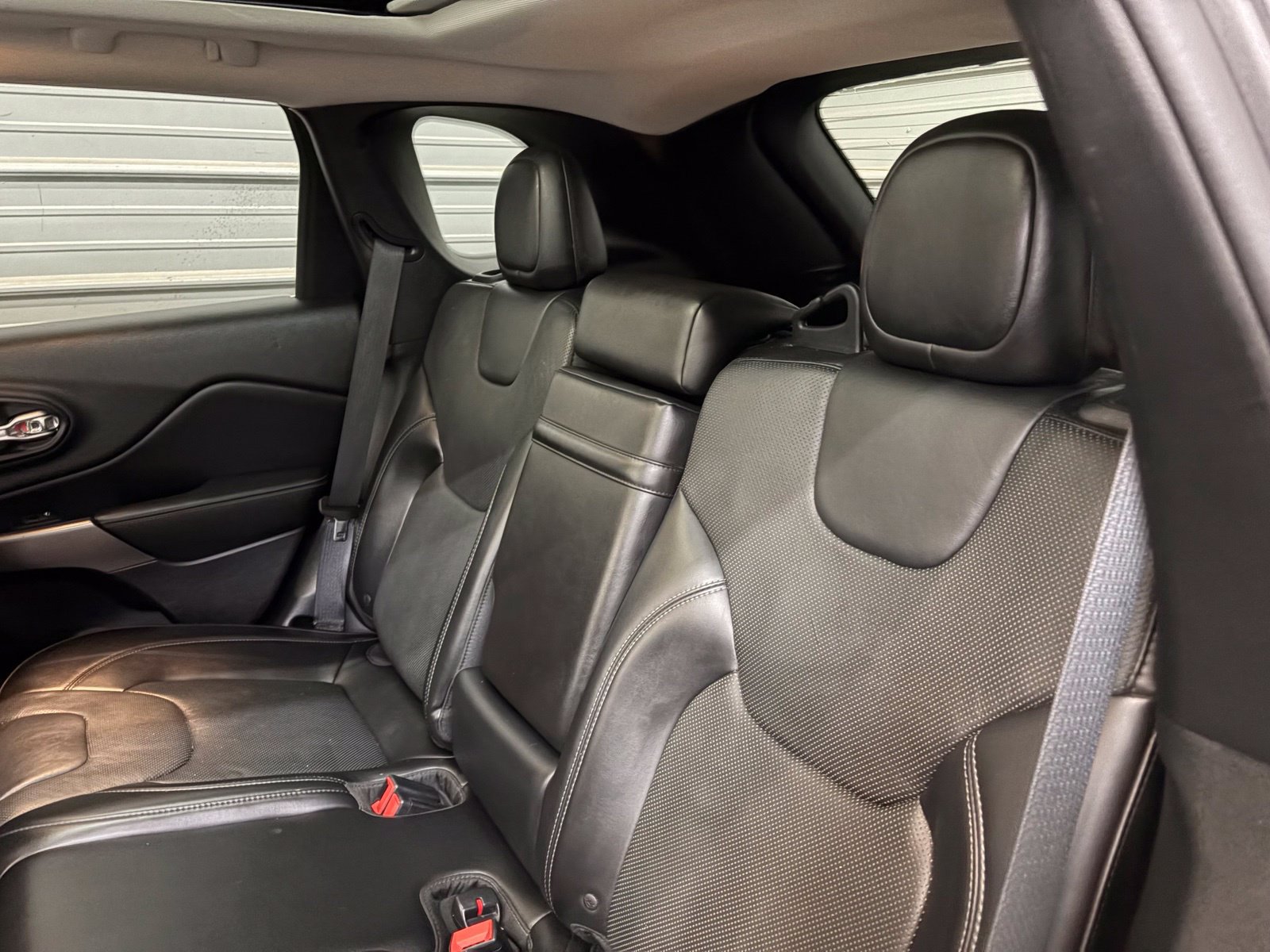 Used 2019 Jeep Cherokee Limited AWD/4WD image 26