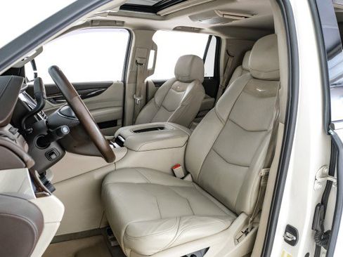 Used 2015 Cadillac Escalade Premium AWD/4WD image 38